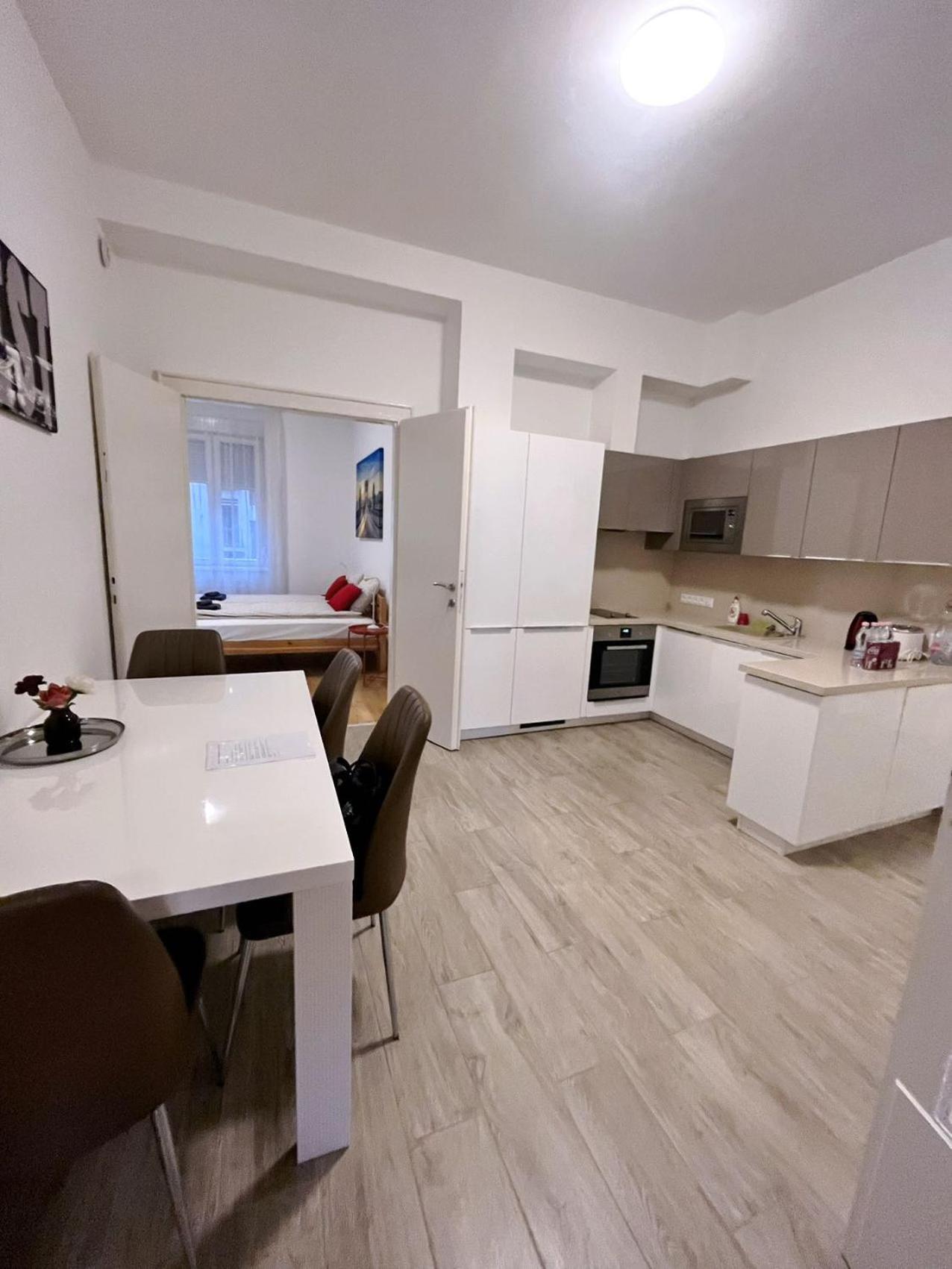 Boutique Family Apartment In The Heart Of City Budapest Eksteriør billede