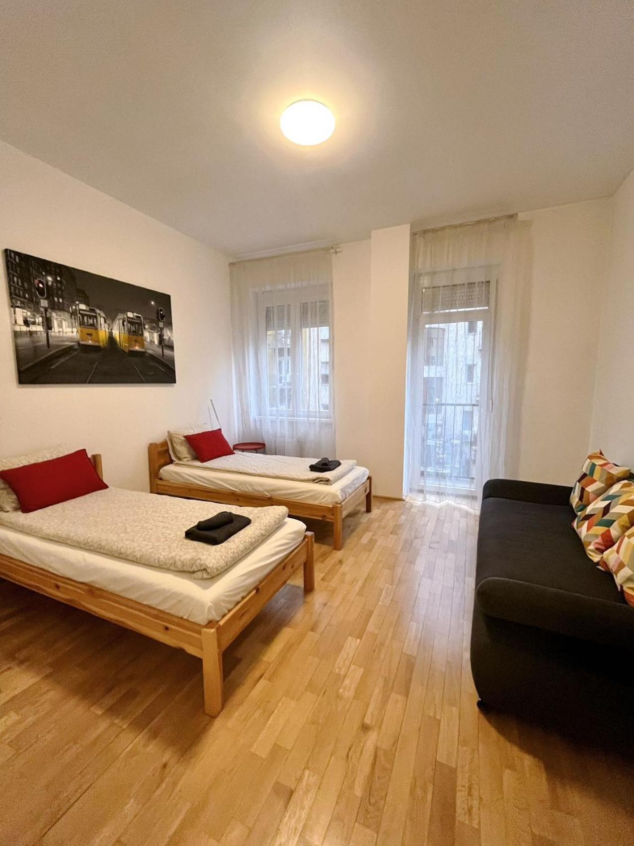 Boutique Family Apartment In The Heart Of City Budapest Eksteriør billede